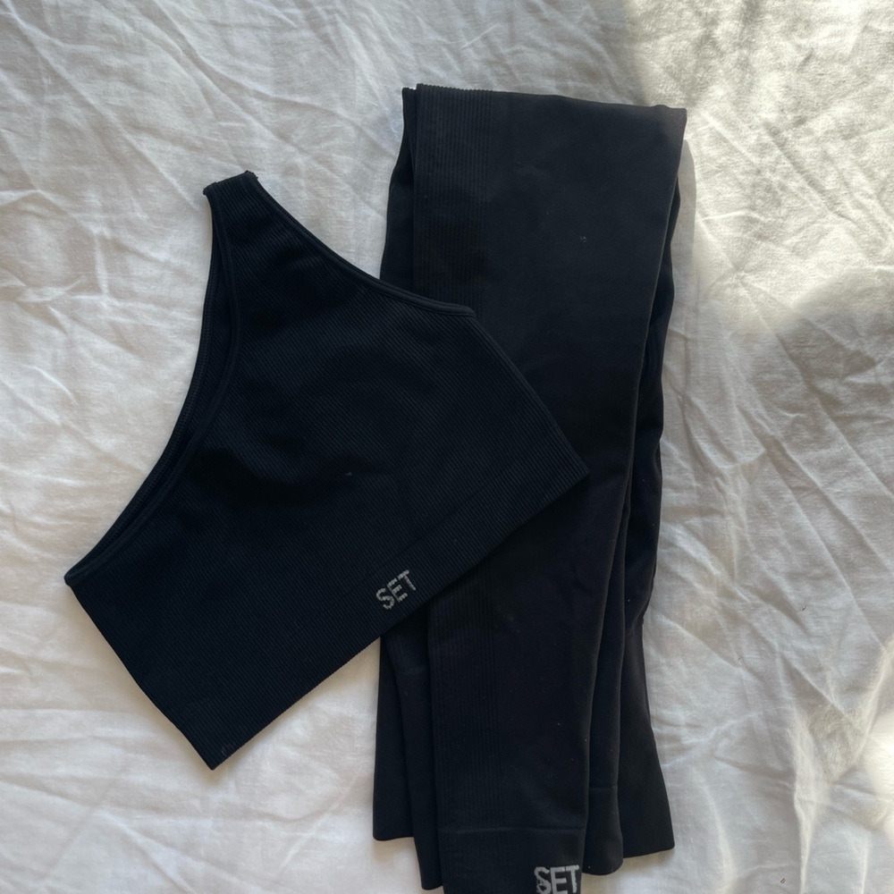 Set active black one shoulder set